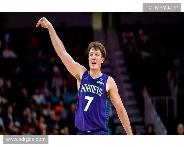 克尼佩尔表现出色助力球队胜利12投7中三分命中率高达55