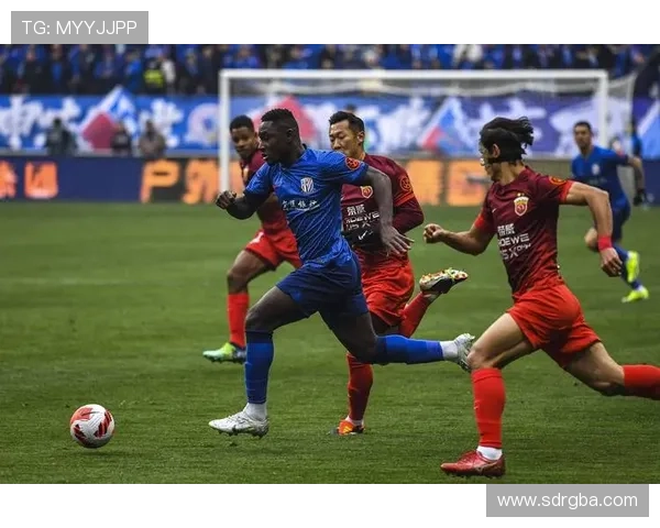 申花强势开局马纳法助攻路易斯破门球队2-0领先首尔